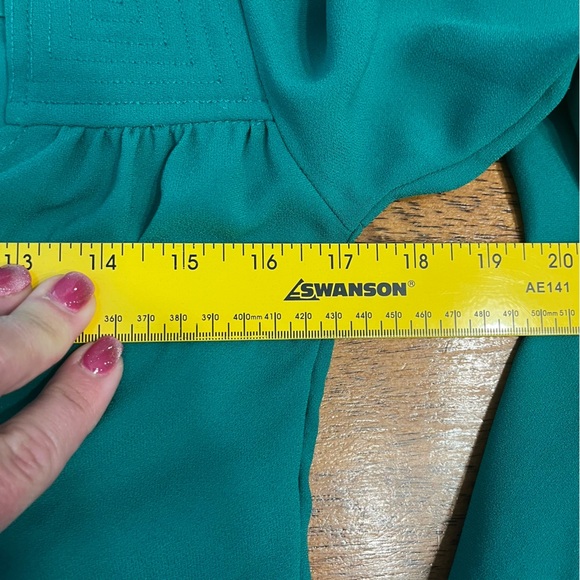 Trina Turk green blouse size XS Has been taken in on sides check measurements - Picture 5 of 9